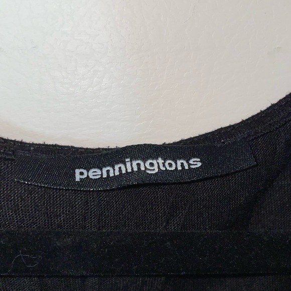 Pennington’s Black Tee with Ruched Stitching Design - Picture 4 of 5
